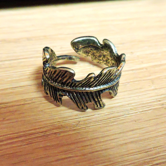 antiqued gold metal Ring sz 7  NWOT - Picture 4 of 4